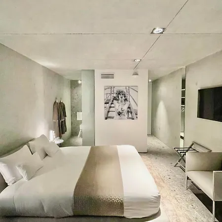 Le Pavillon M, D'hotes De Luxe Avec Piscine & Bed & Breakfast Grignan