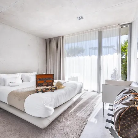Le Pavillon M, D'hotes De Luxe Avec Piscine & Bed & Breakfast