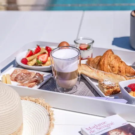 Le Pavillon M, Piscine Et Au Pied Du Chateau, Petit-dejeuner Inclus, Parking Prive Frühstückspension
