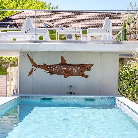 Le Pavillon M, D'hotes De Luxe Avec Piscine & Bed & Breakfast Grignan